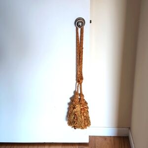 Silk tassel decore